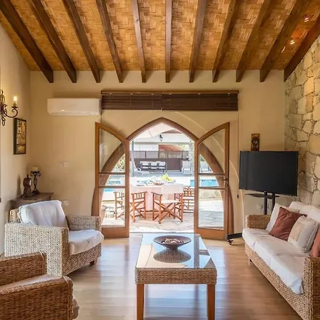 Traditional House Village Βίλα Ayvaryara