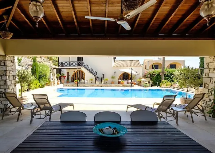 Traditional House Village 빌라 Ayvaryara