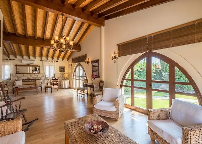 فيلة Traditional House Village Ayvaryara