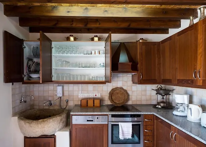 فيلة Traditional House Village Ayvaryara